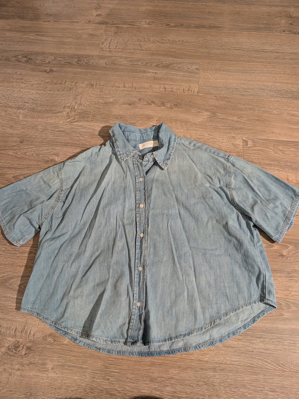 100% Cotton Denim Button‑Up Shirt – Short Sleeve – Light Wash – Size M